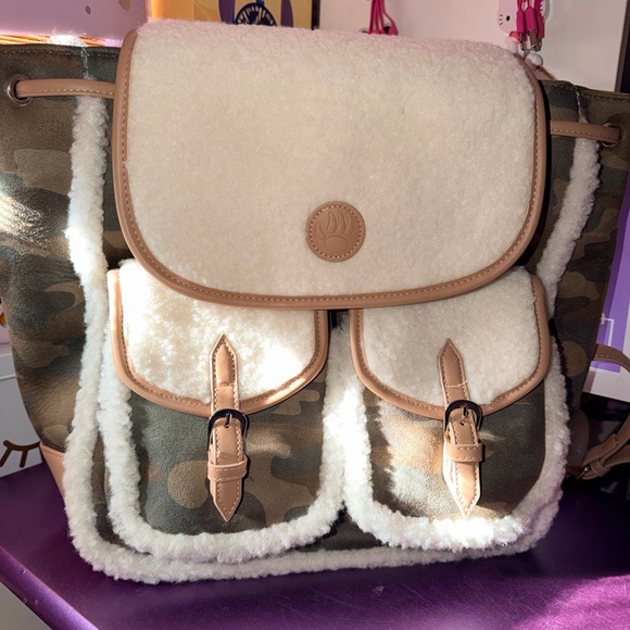 BearPaw Handbags - 🐻NWT Bearpaw Camo print/sherpa soft suede like Backpack